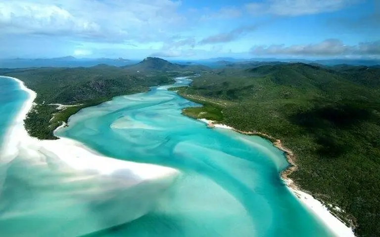 Discover The Romantic Paradise Of Whitsunday Islands
