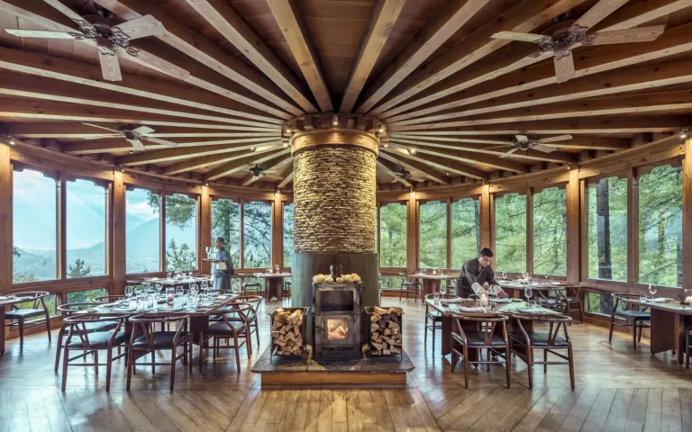 Top 6 Highly-rated Hotels In Bhutan You Shouldn't Miss 1-1