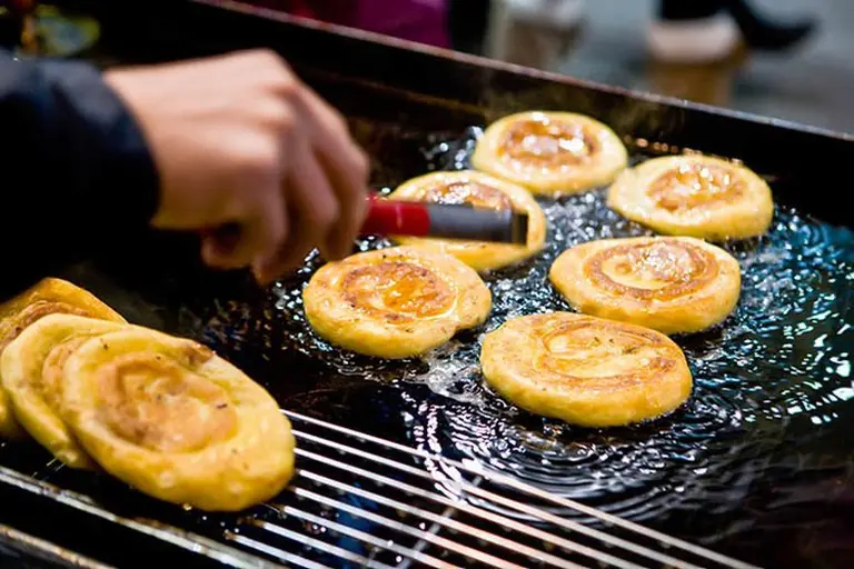 Try Korea’s Must-eat Street Snack 1