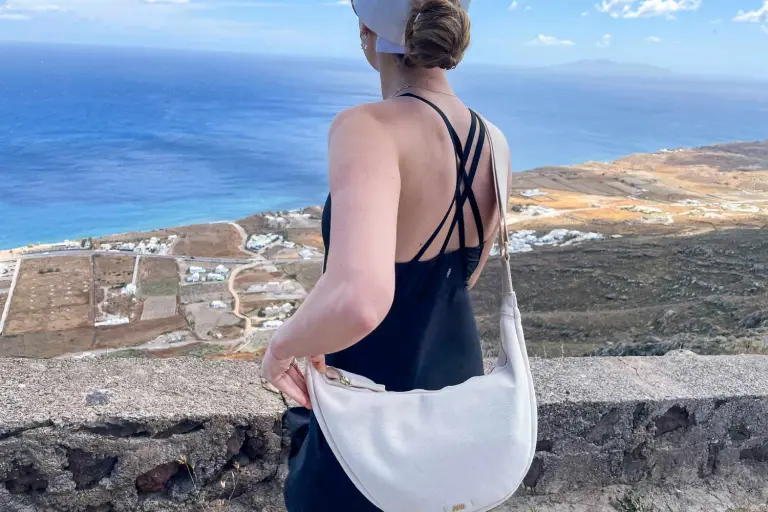 How To Manage Your Purse While Traveling