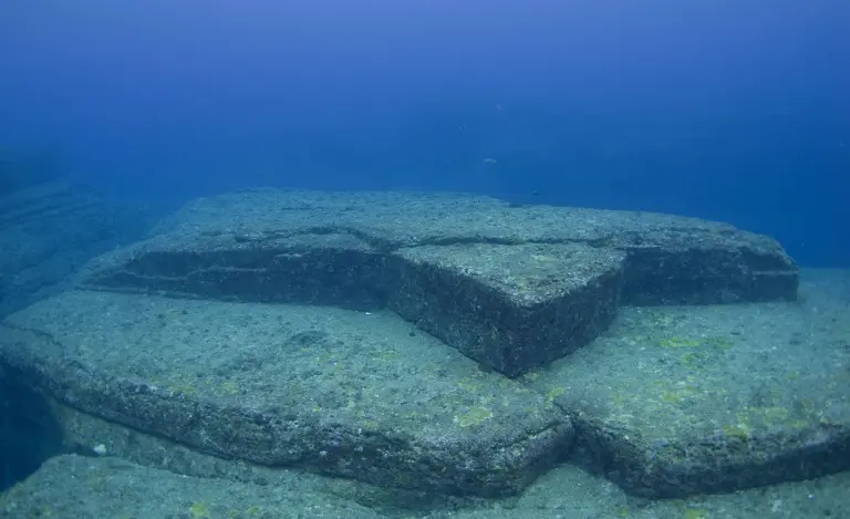 The Yonaguni Underwater Pyramid 4