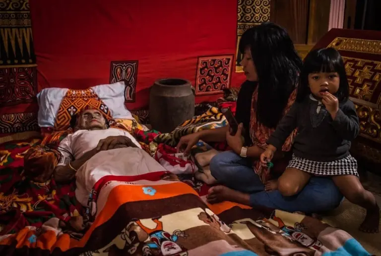 Living With The Dead In Indonesia 2