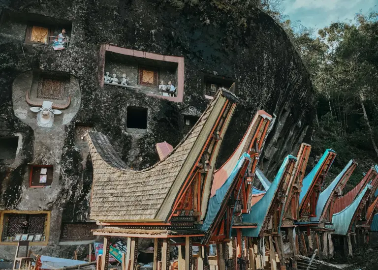 Living With The Dead In Indonesia