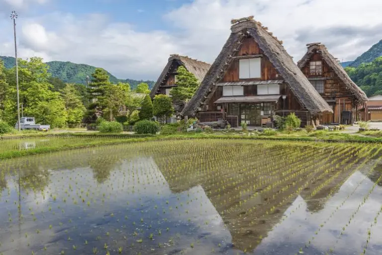 Discover The Fairytale Village Of Shirakawago 2