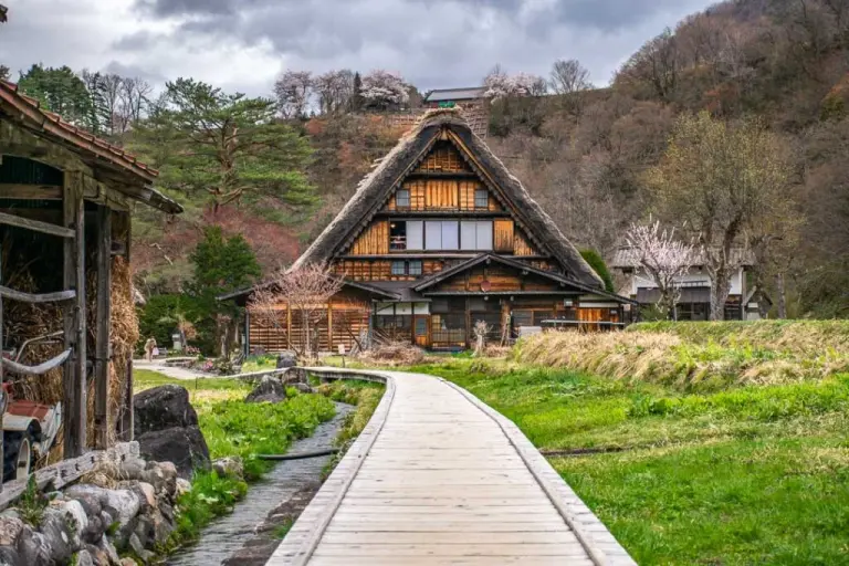 Discover The Fairytale Village Of Shirakawago 8