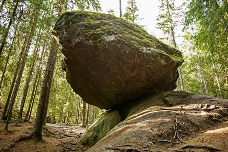 Kummakivi Balancing Rock 3