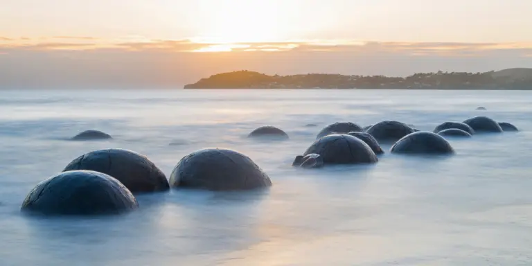 The Fascinating Moeraki Boulders 3