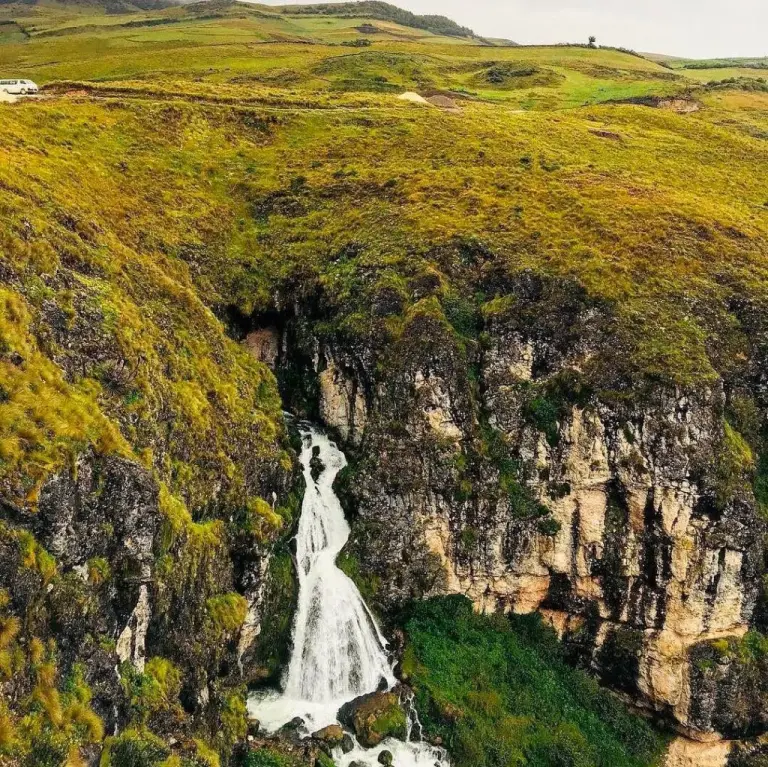 The Waterfall That Reveals A Bride After Heavy Rain In Peru 2