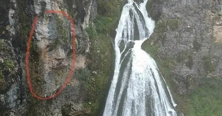 The Waterfall That Reveals A Bride After Heavy Rain In Peru 4