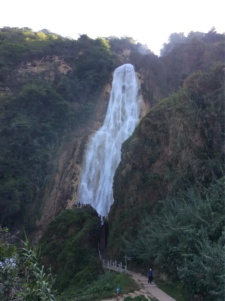 The Waterfall That Reveals A Bride After Heavy Rain In Peru 6