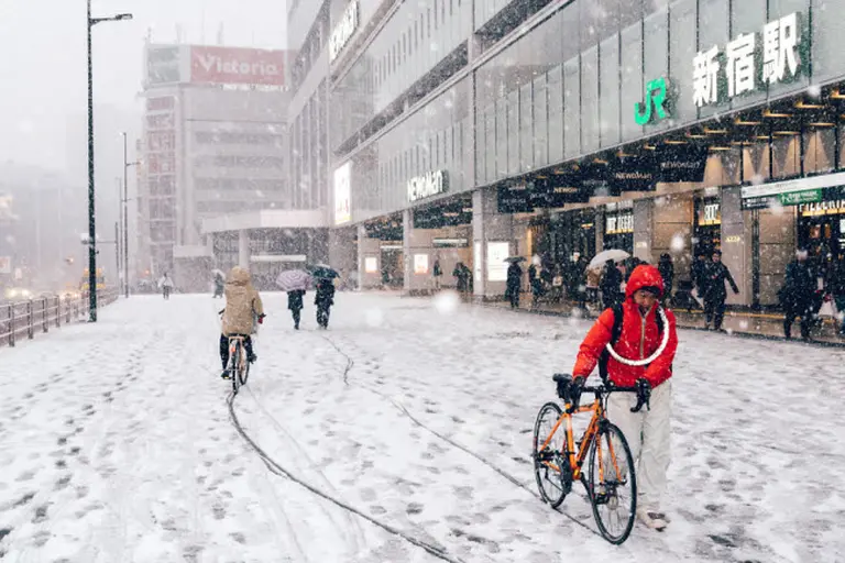 Tokyo’s Enchanting Winter Romance Beneath The Snow 9