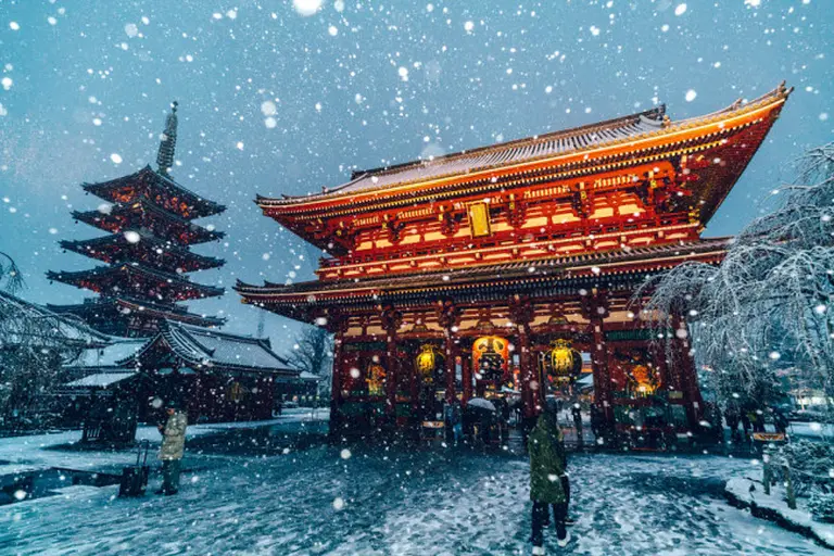 Tokyo’s Enchanting Winter Romance Beneath The Snow