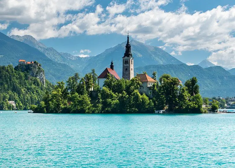 10 Most Beautiful Towns In The World That You Can’t Take Your Eyes Off Even In Photos 7