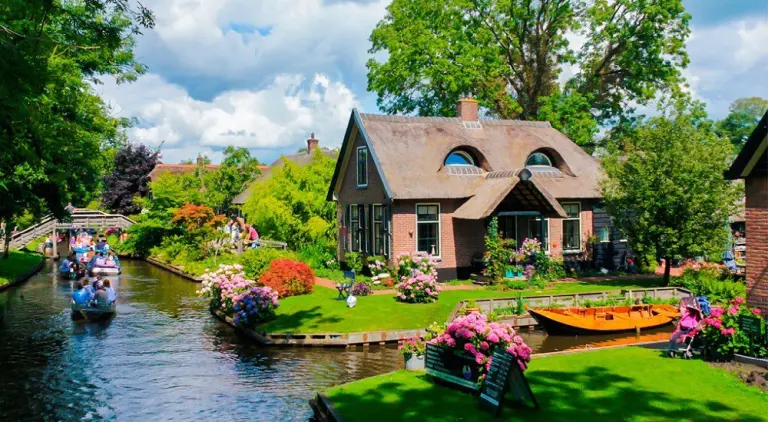 10 Most Beautiful Towns In The World That You Can’t Take Your Eyes Off Even In Photos 8