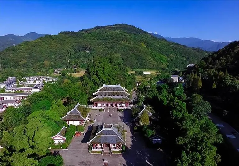 10 Most Famous Mountains In China 9