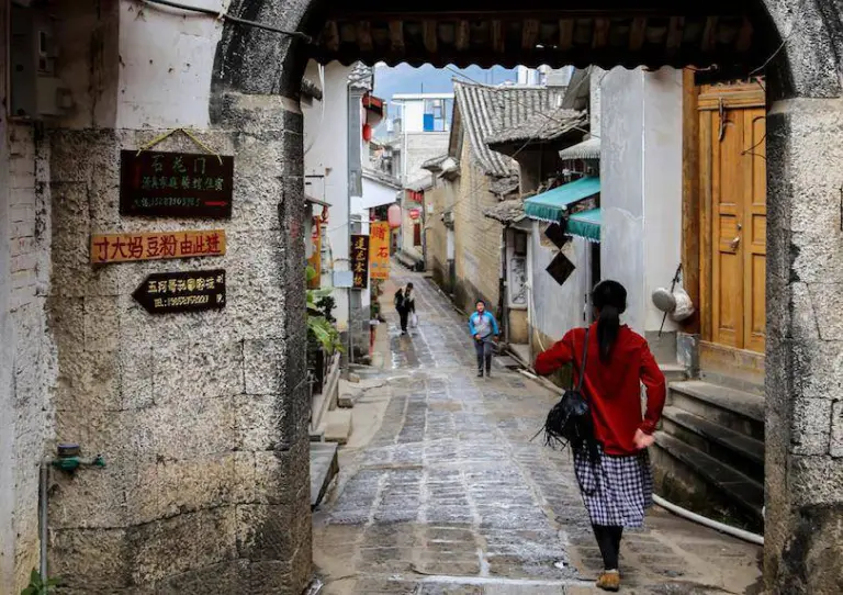 14 Peaceful Small Towns In China That Look Straight Out Of A Movie 3
