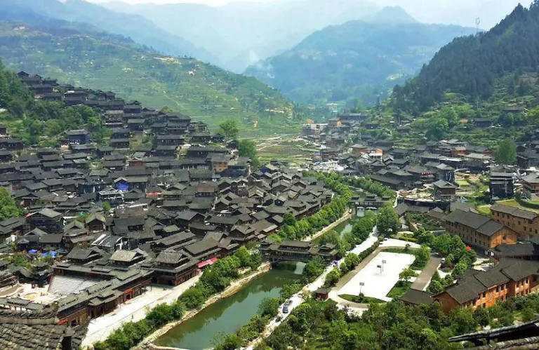 14 Peaceful Small Towns In China That Look Straight Out Of A Movie 4