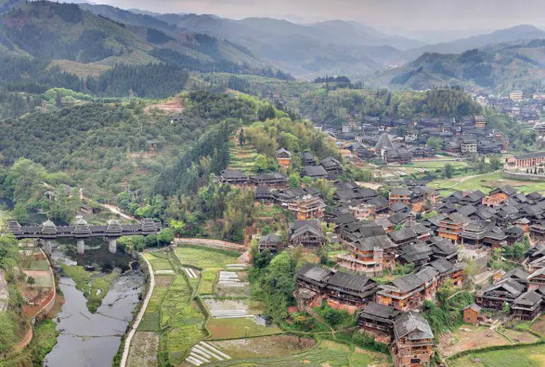 14 Peaceful Small Towns In China That Look Straight Out Of A Movie 6