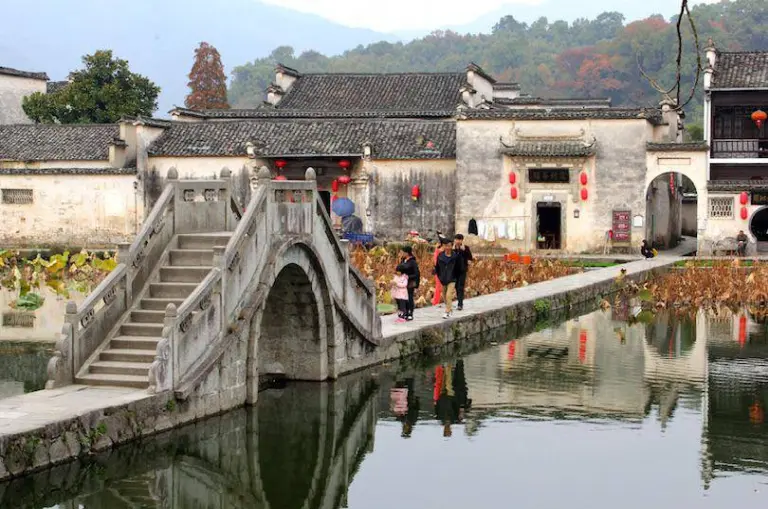 14 Peaceful Small Towns In China That Look Straight Out Of A Movie 7