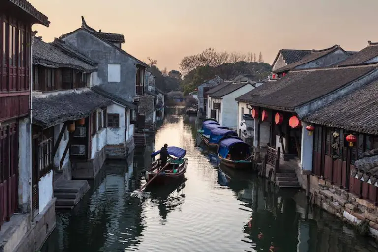 14 Peaceful Small Towns In China That Look Straight Out Of A Movie 8