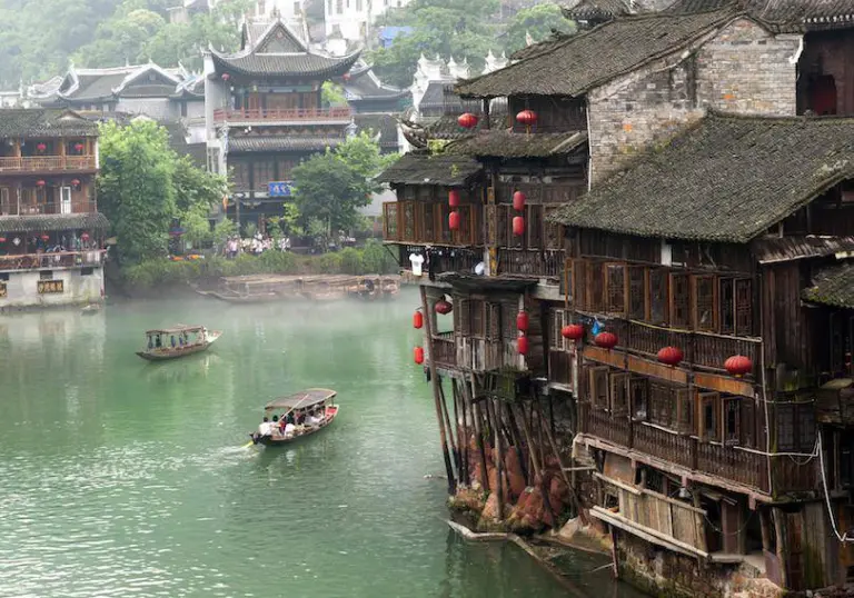 14 Peaceful Small Towns In China That Look Straight Out Of A Movie 9