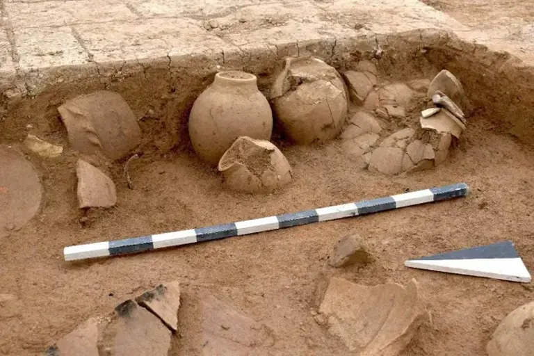 A 3,400 Year Old Palace Rises From The Water 2
