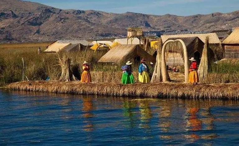 The Floating Grass Islands That Have Drifted For 1,000 Years 2