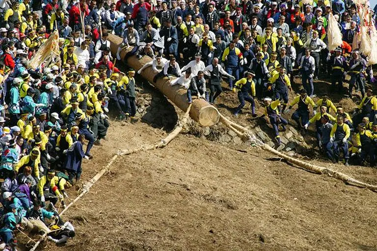 Thousands Of Young Men Risk Their Lives Riding Giant Logs Down The Mountain In Japan’s Most Unique Festival 6