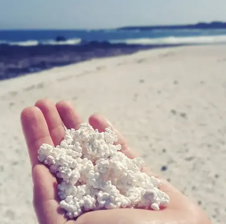 The Beach with “Popcorn-Shaped” Sand that makes Visitors want to take a bite 1