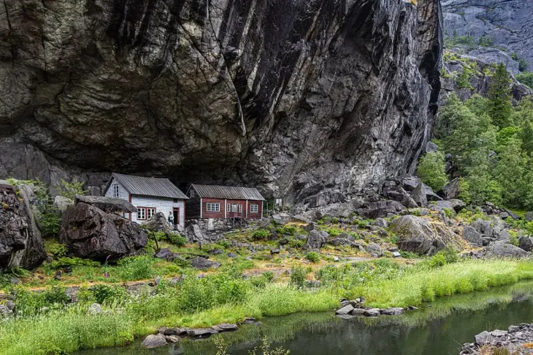 The Rock-sheltered Farm 3