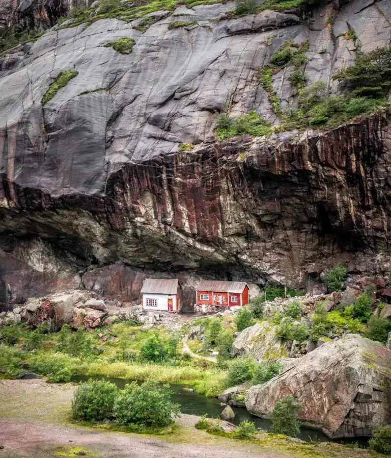 The Rock-sheltered Farm 4