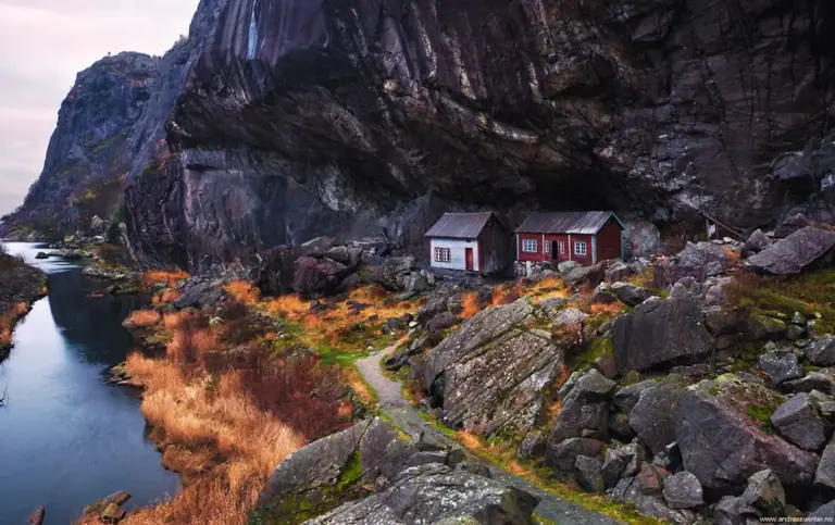 The Rock-sheltered Farm