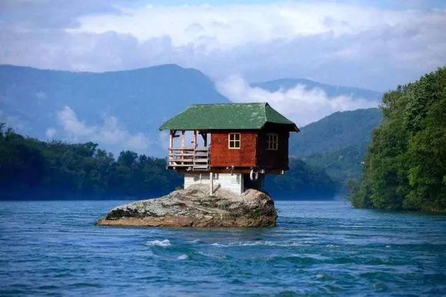 The Story Of The Loneliest House In The World 1