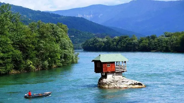 The Story Of The Loneliest House In The World 2