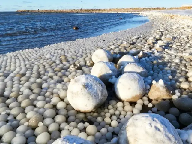 Thousands of 'Ice Eggs' Discovered on a Finnish Beach 4