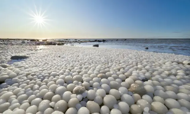 Thousands of 'Ice Eggs' Discovered on a Finnish Beach 6