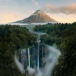 A Perfectly Semi-circular Waterfall So Surreal It Leaves Visitors In Disbelief