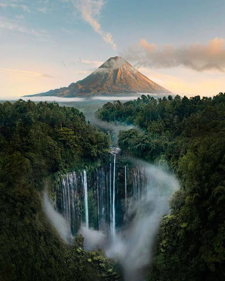A Perfectly Semi-circular Waterfall So Surreal It Leaves Visitors In Disbelief