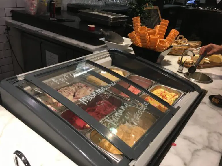 Stratosfare Restaurant 18