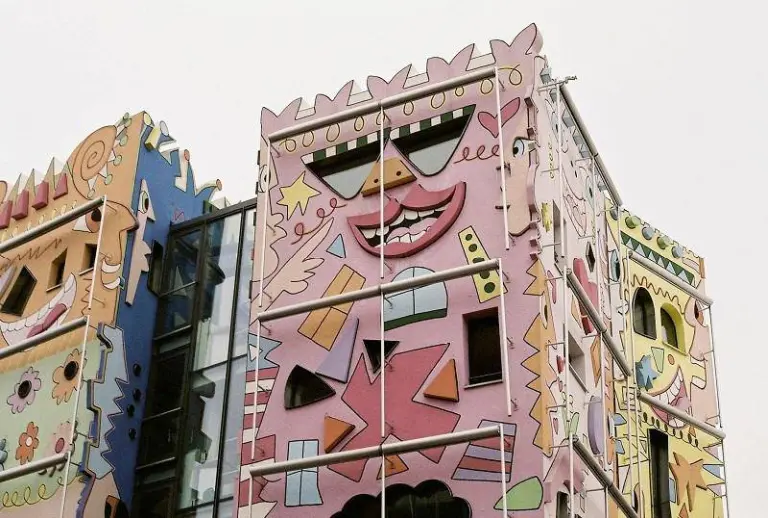 Visit The Happiest House In The World - The Rizzi House 5