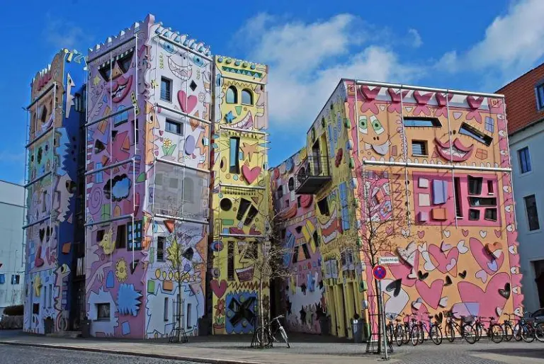 Visit The Happiest House In The World - The Rizzi House 6