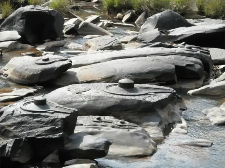 When Water Levels Drop, This Indian River Reveals Ancient Mysteries 2