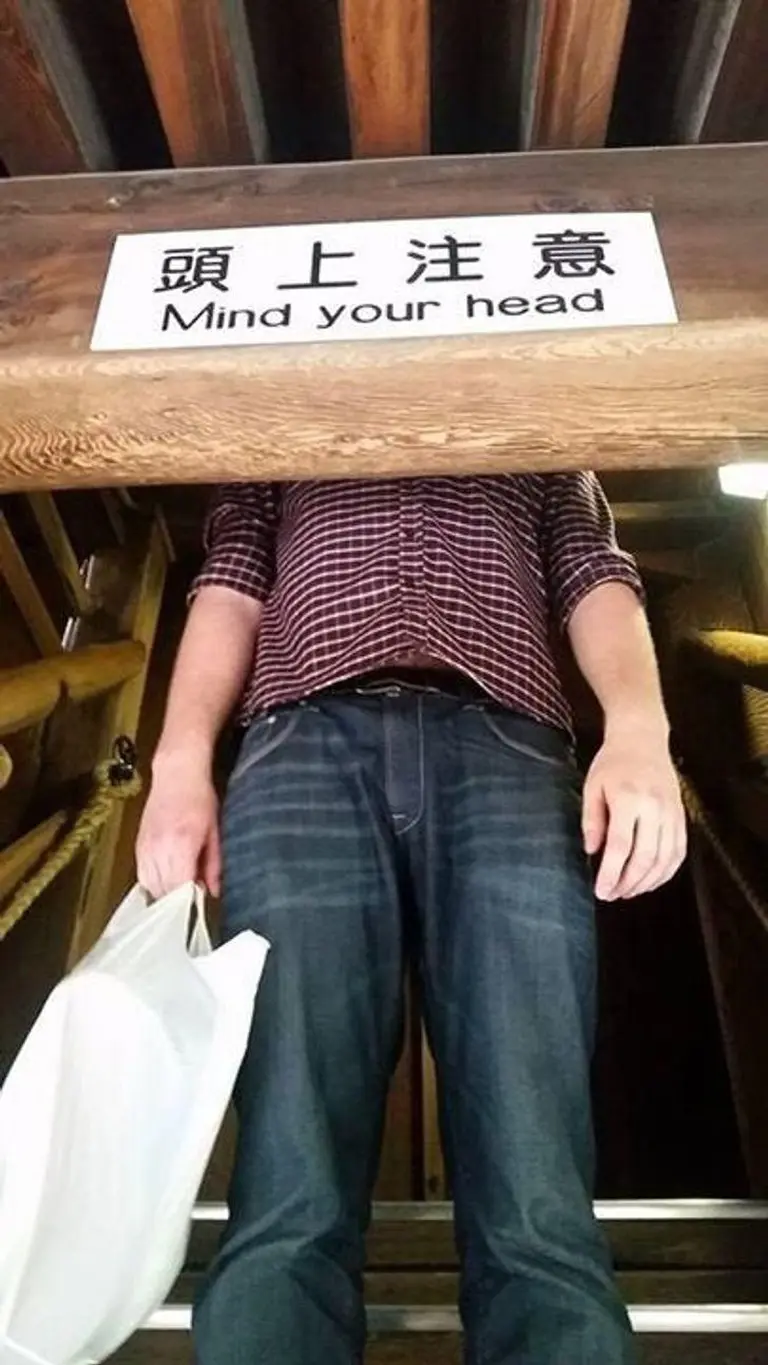 17 Hilarious Photos Of “giant” Tourists Visiting Japan 9