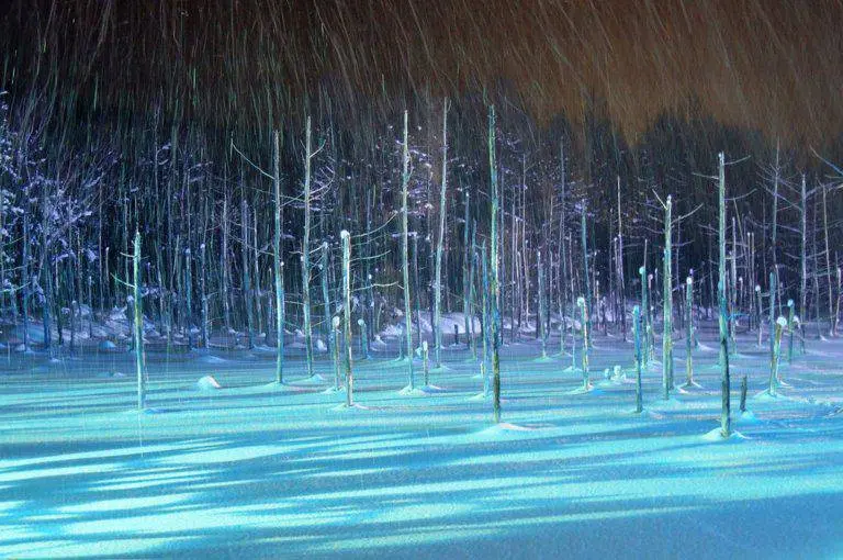 Astonishing Beauty Of The Sapphire-blue Pond In Japan 4