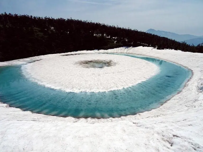 The Dragon’s Eye Lake In Legend, Appearing Only In Spring 1