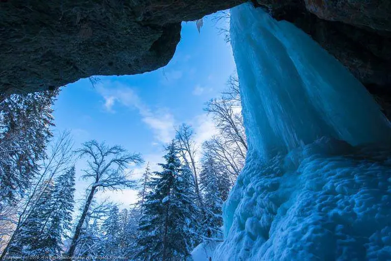 The Stunning Views Behind Japan’s 10 Most Famous Waterfalls 1-1 Featured