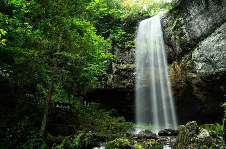 The Stunning Views Behind Japan’s 10 Most Famous Waterfalls 1