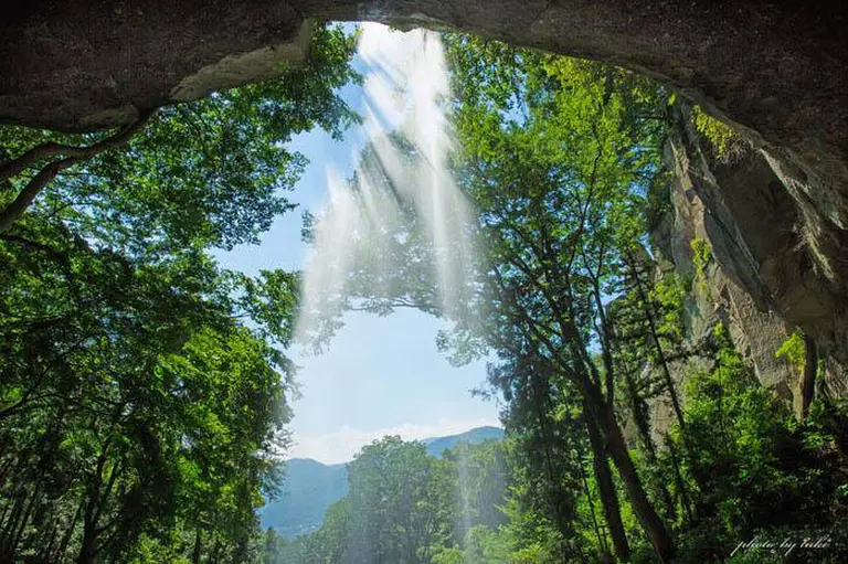 The Stunning Views Behind Japan’s 10 Most Famous Waterfalls 3
