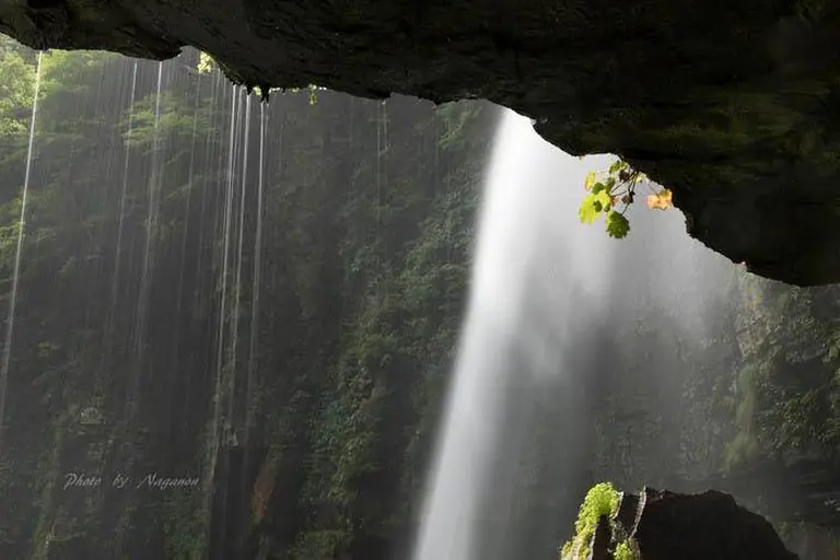 The Stunning Views Behind Japan’s 10 Most Famous Waterfalls 5