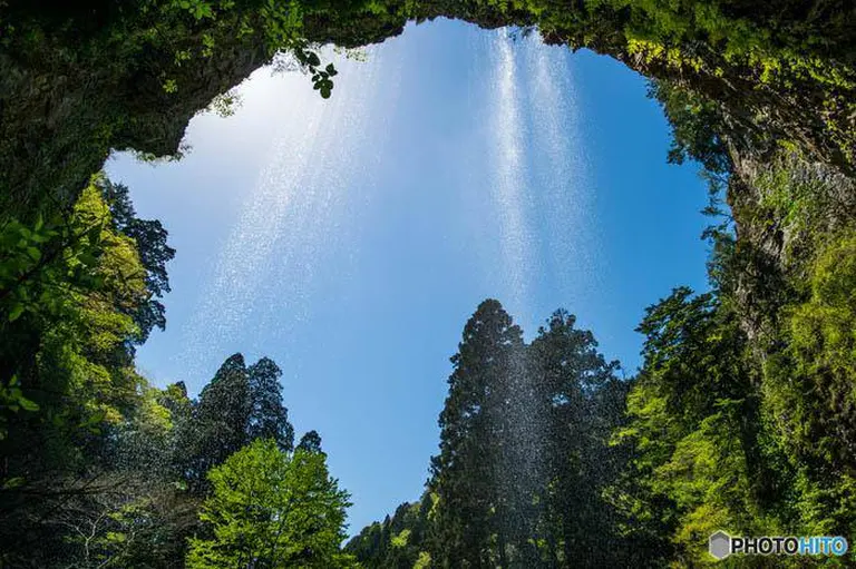 The Stunning Views Behind Japan’s 10 Most Famous Waterfalls 9